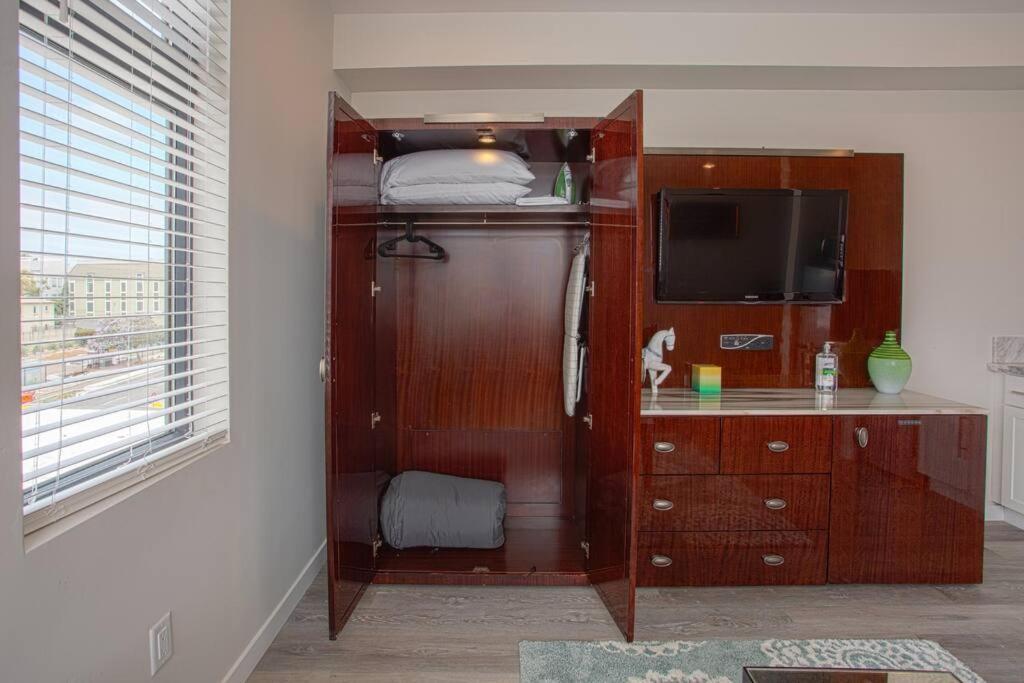 One Bedroom Apartment With San Diego Downtown View Exterior photo